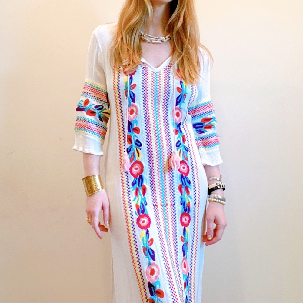 Embroidered folk pattern beach tunic - Picture 1 of 5